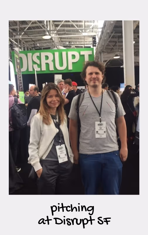 XTIX melakukan presentasi di Disrupt SF
